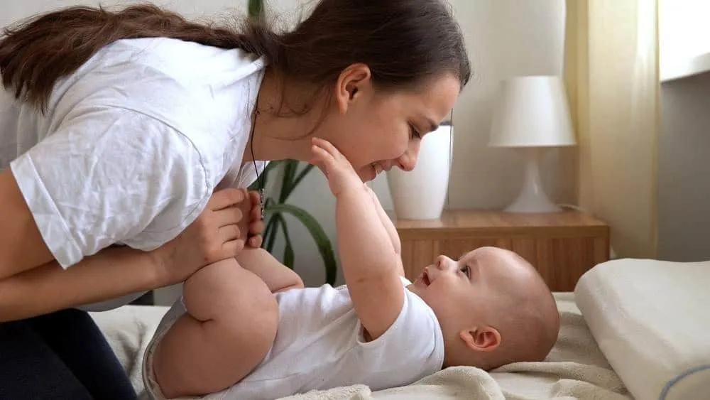 Cách dỗ trẻ sơ sinh khóc phù hợp