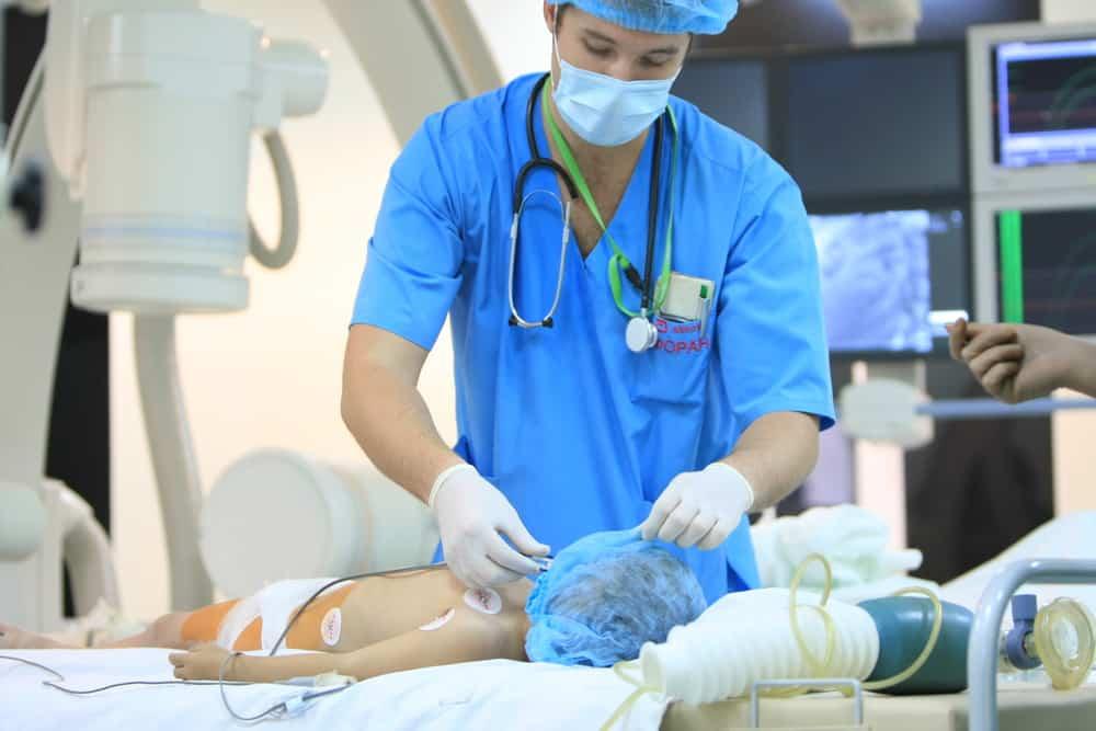 điều trị hẹp van động mạch chủ