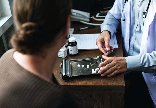 tham vấn ý kiến bác sĩ trước khi dùng thuốc