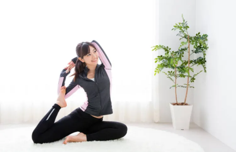 Tập yoga cho vòng eo con kiến