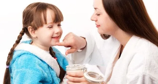 thận trọng khi dùng axit salicylic cho trẻ nhỏ