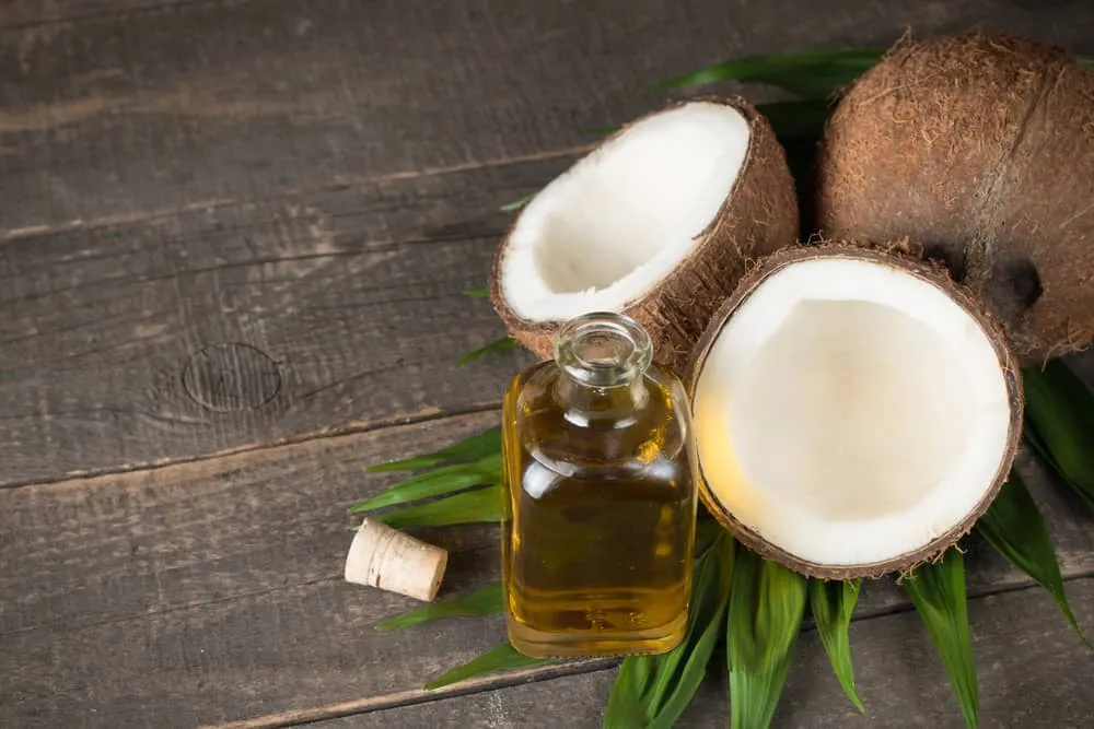 Dầu dừa vừa có thể diệt nấm lại vừa có thể dưỡng ẩm cho tóc