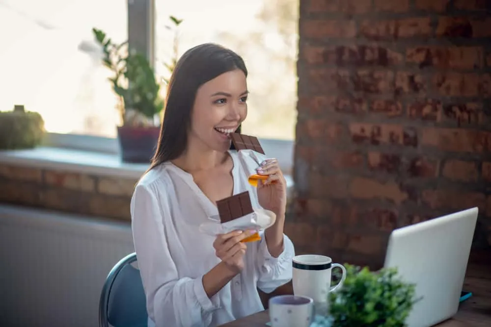 Ăn gì bổ não? Đậu và chocolate