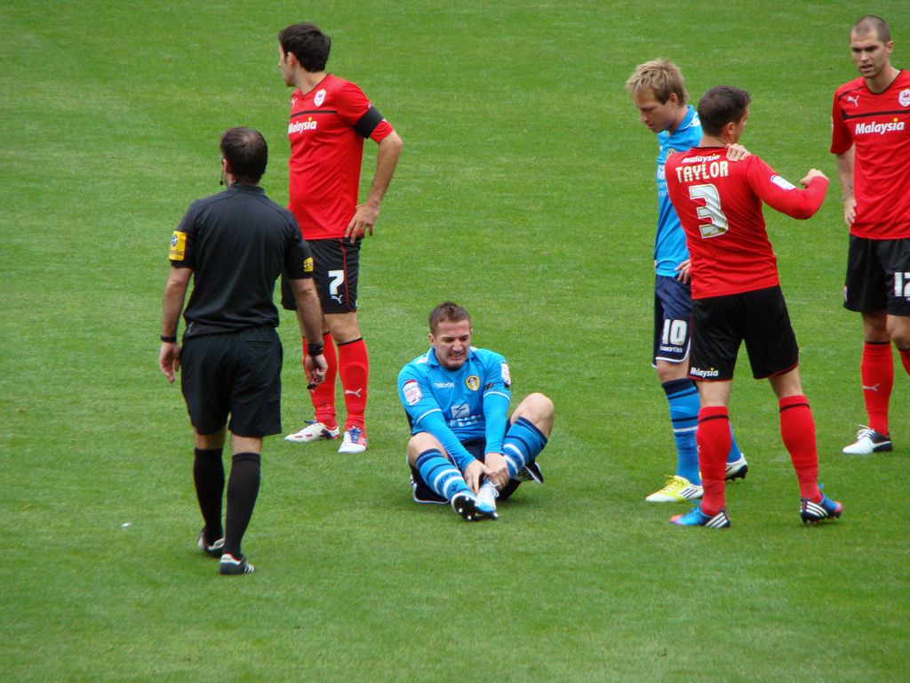 bong gân mắt cá do bóng đá