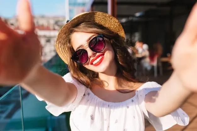 đeo kính mát để ngừa tia cực tím hại mắt bị cận thị