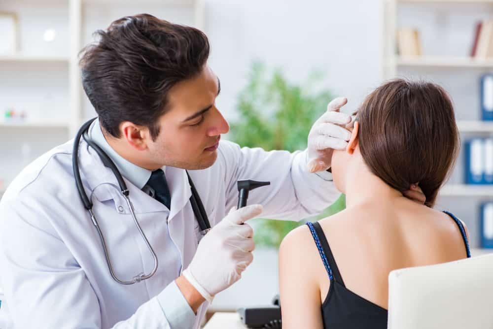 khám bệnh nhiễm trùng tai