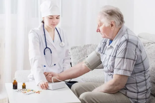 Người lớn tuổi là đối tượng dễ mắc bệnh tim mạch