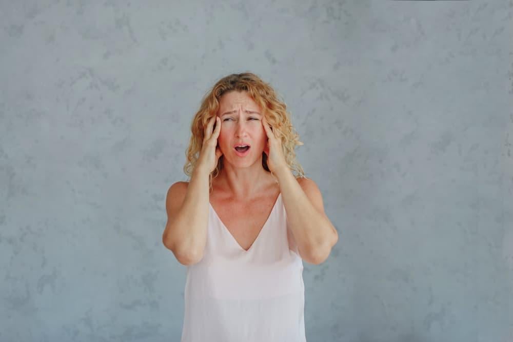 tự nhiên người nóng bừng