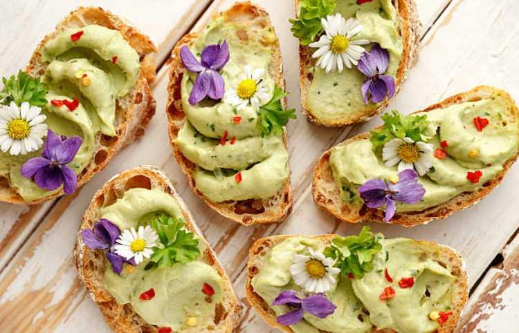 trang trí món ăn bánh mì hoa cúc