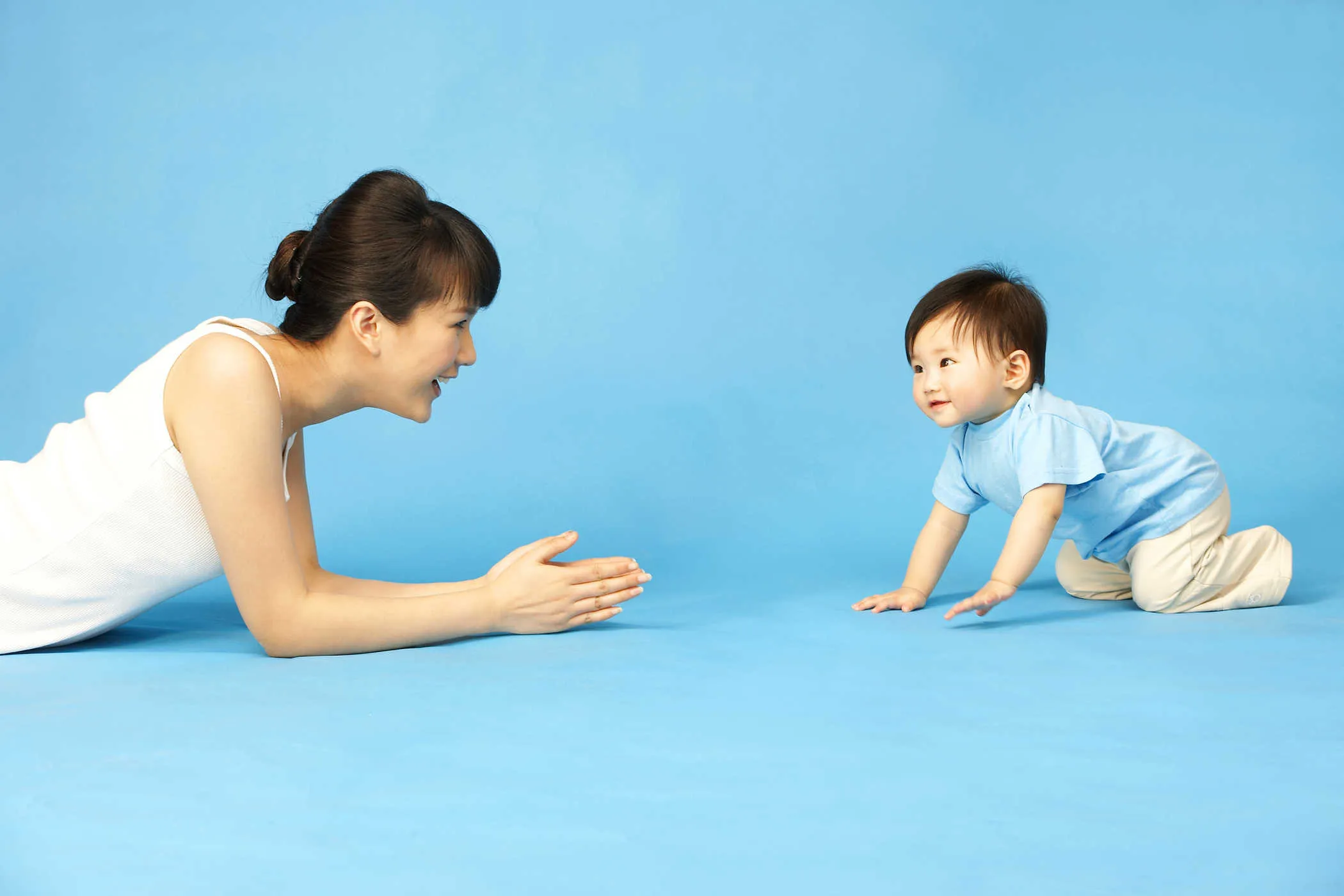 trẻ 8 tháng tuổi