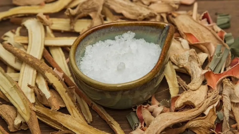 Long não tự nhiên chứa thành phần chính là camphor