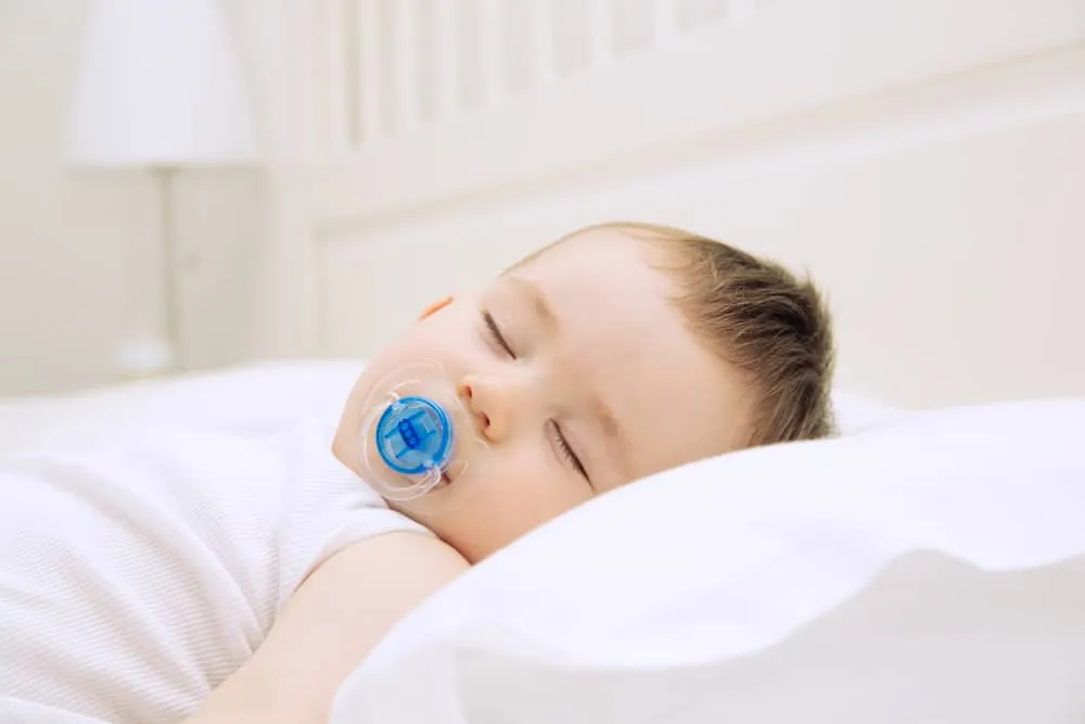 tác hại của ngậm núm vú giả