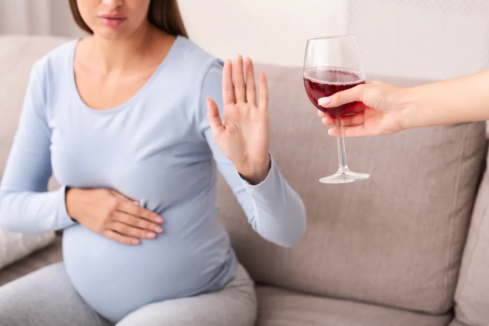 mẹ bầu cần tránh rượu để sinh con khỏe mạnh