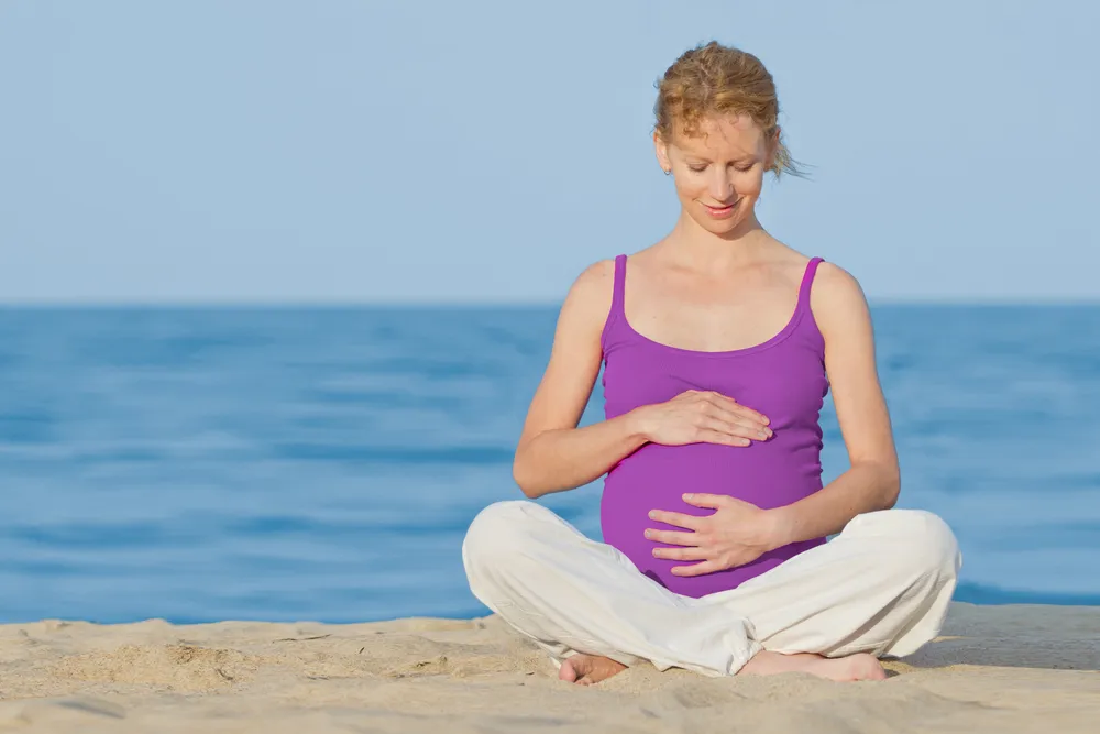 cách chữa đau đầu cho bà bầu là tập yoga