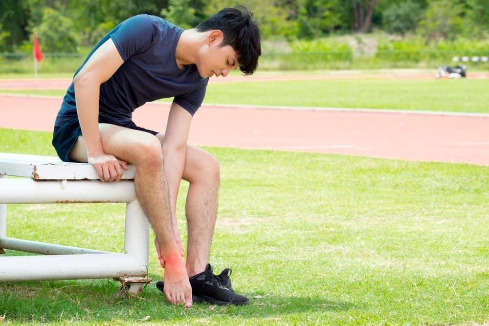 đau mắt cá chân