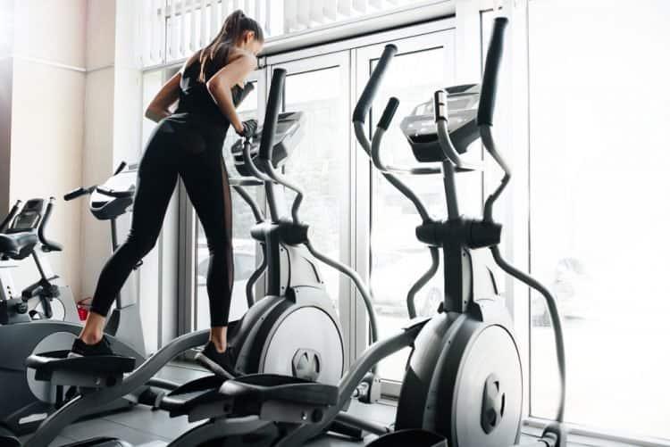 Vận động toàn thân với máy tập Elliptical