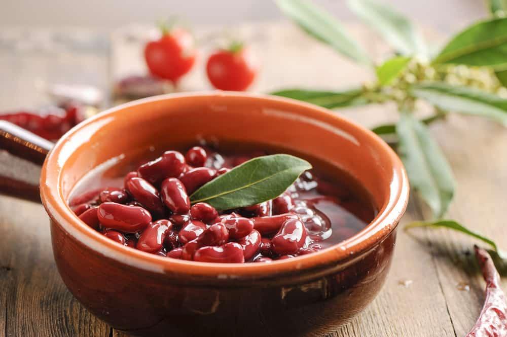 Đậu đỏ chứa nhiều vitamin B6, B2, B1,… và các khoáng chất