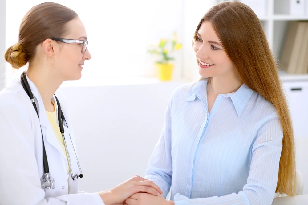 bà bầu đi khám định kỳ