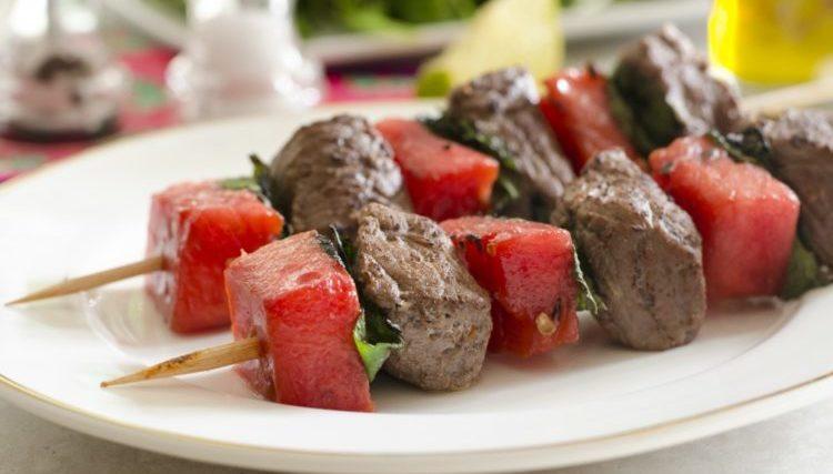 dưa hấu và thịt bò là những thực phẩm kỵ nhau