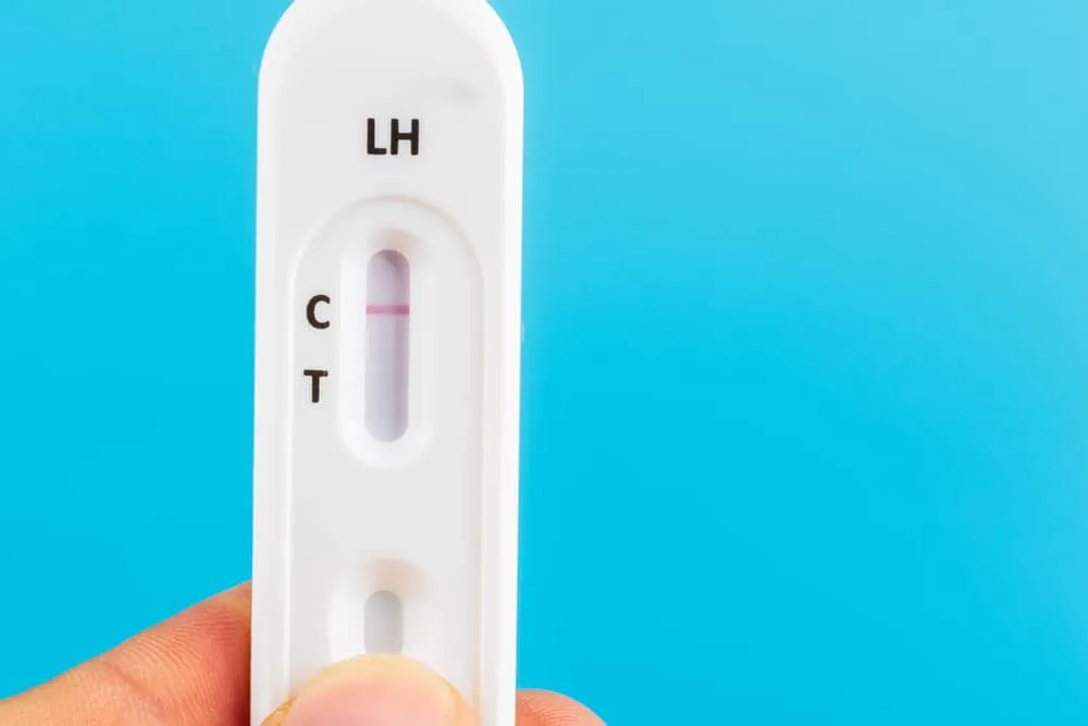 Cách dùng que thử rụng trứng