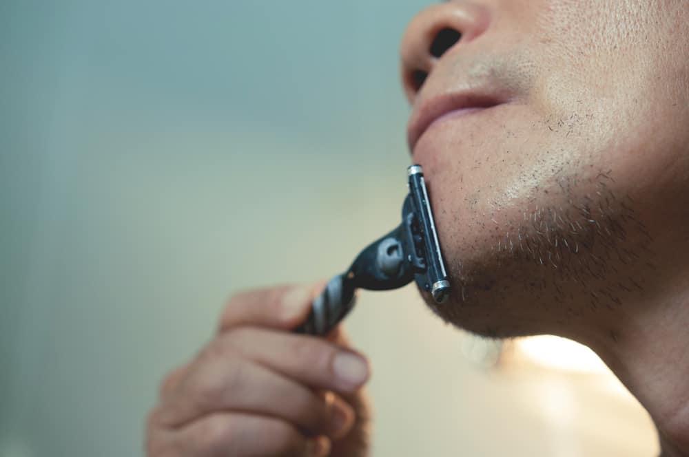 thói quen cạo râu