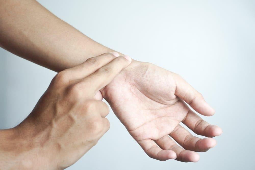 Nhịp tim nhanh có triệu chứng gì?