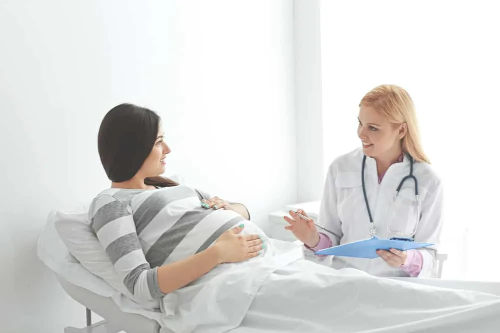 thai 4 tháng nên kiểm tra sức khỏe thường xuyên