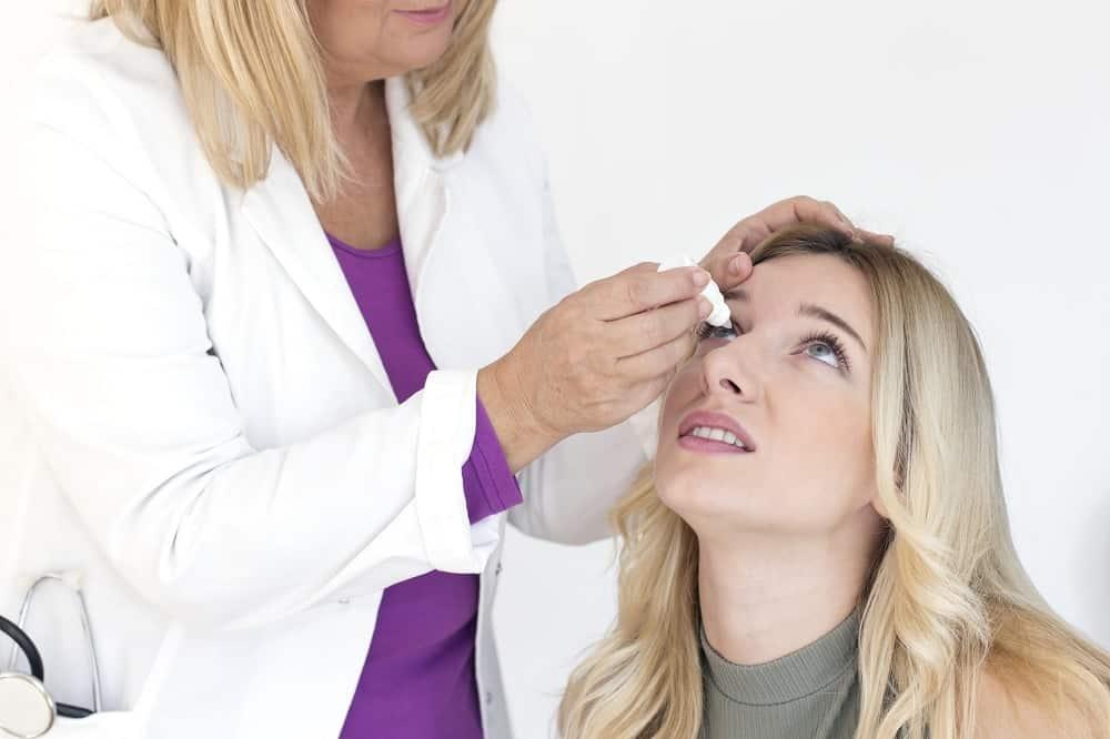 mắt bị dị ứng phải làm sao