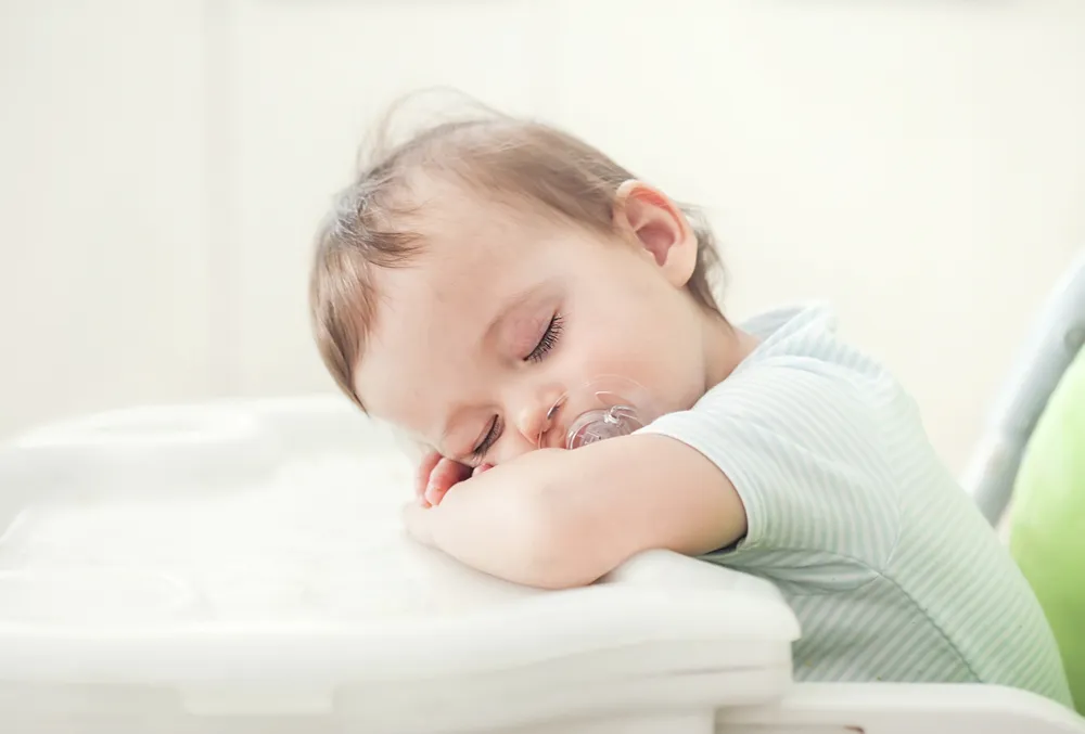 bé nổi mẩn quanh miệng