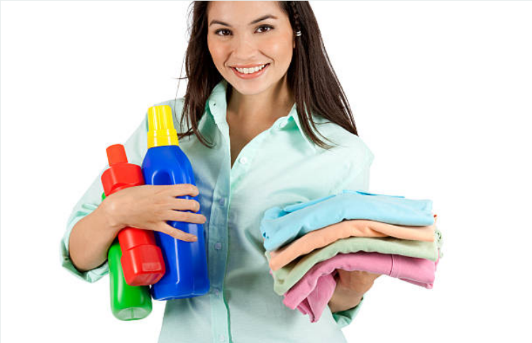 lam-sach-vet-ban-my-pham-tren-quan-ao-2