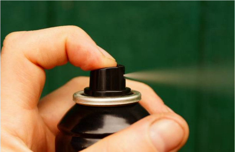 lam-sach-vet-ban-my-pham-tren-quan-ao-5