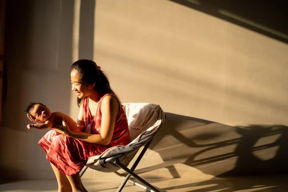 tắm nắng cho trẻ sơ sinh đúng cách