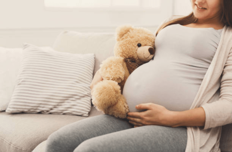 cú đạp của thai nhi