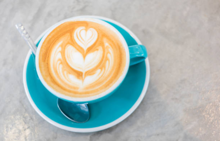 Mắt giật liên tục vì dùng caffeine