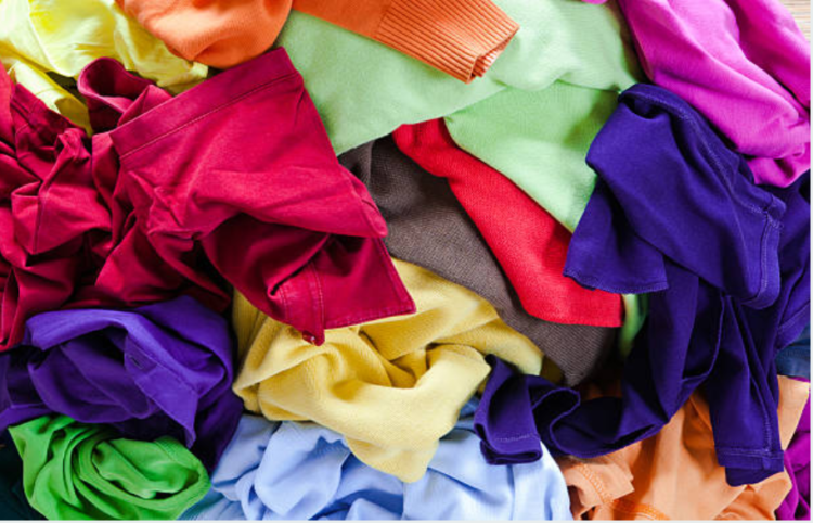 Dùng xà phòng castile giặt quần áo