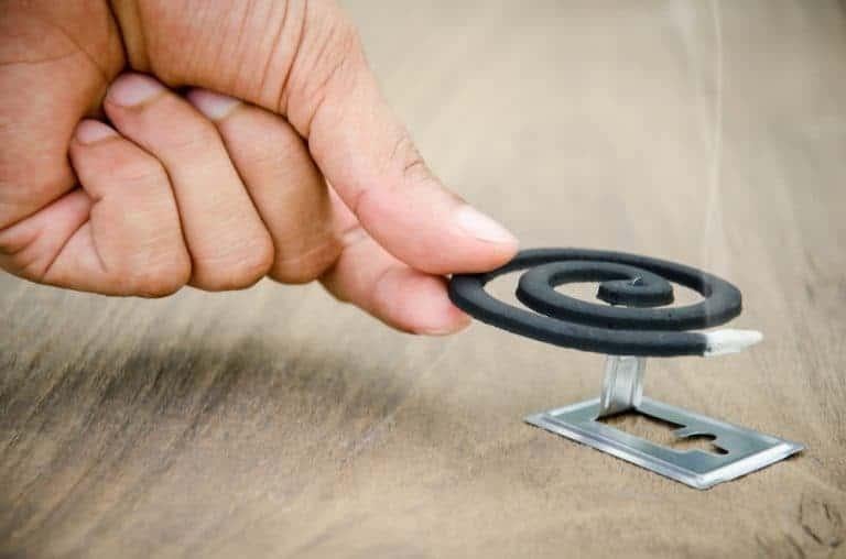 Tác hại của thuốc xịt muỗi với trẻ