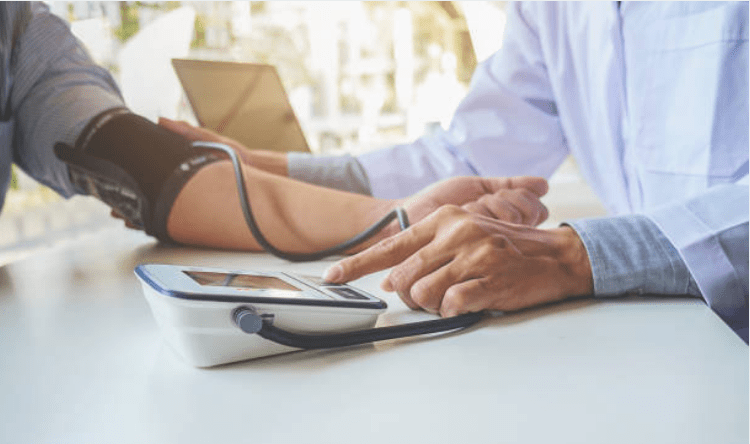 Thức khuya làm tăng huyết áp