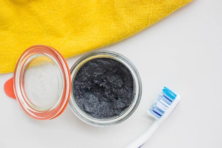 kem đánh răng than hoạt tính