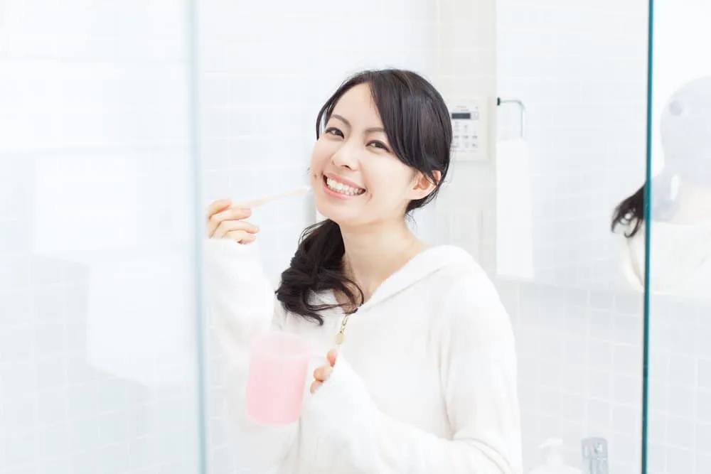 đánh răng trước hay sau khi ăn sáng