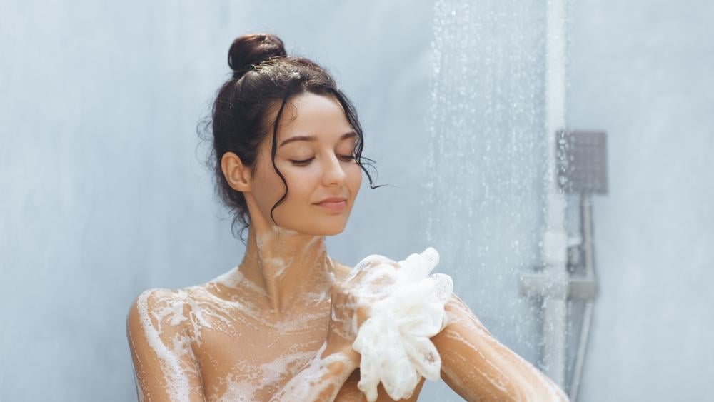 Kiêng cữ sau sinh thường: không nên tắm gội