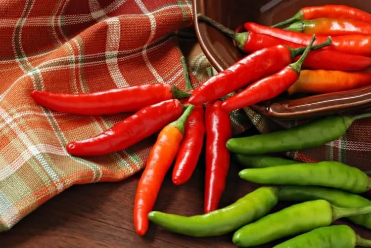 trị viêm bao quy đầu tại nhà bằng ớt cay