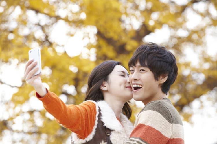 Gái hư và gái ngoan giới thiệu người yêu