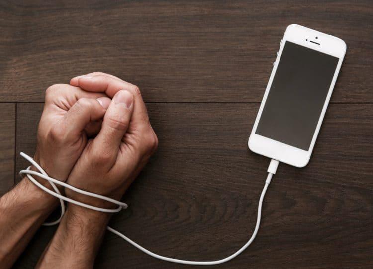 Lệ thuộc vào điện thoại