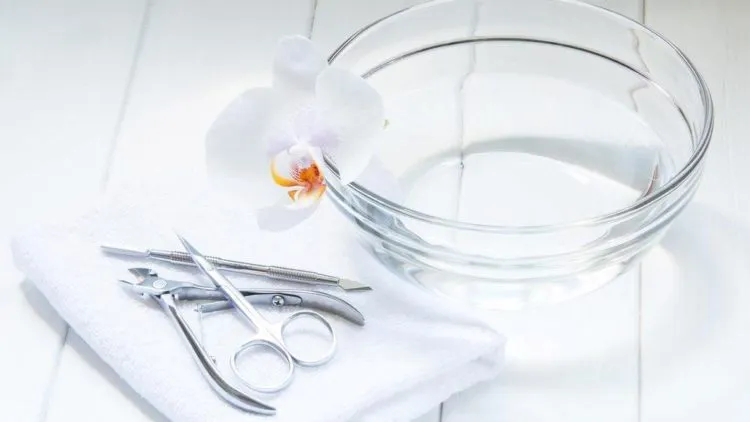 khử trùng dụng cụ làm móng là điều quan trọng