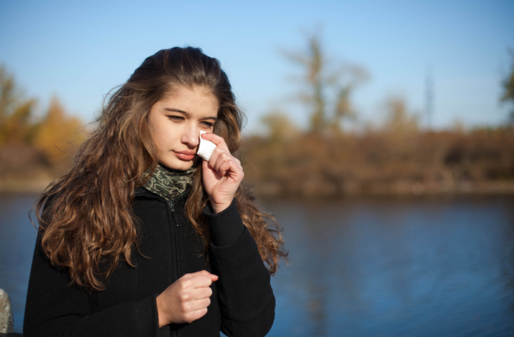 ít nước mắt gây khô mắt