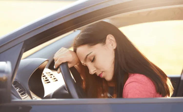 Cách hết buồn ngủ là nhờ người khác lái xe