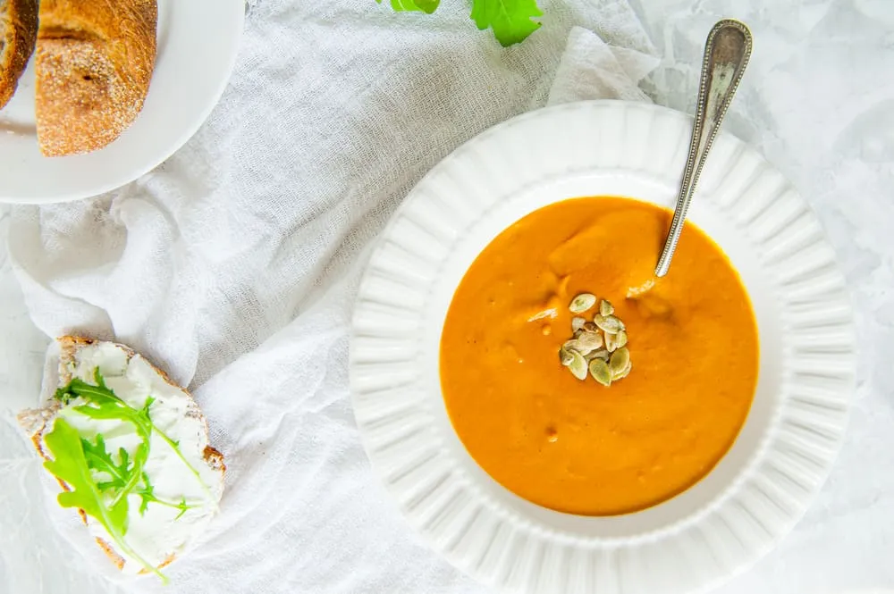 cháo bí đỏ thịt gà cho bé