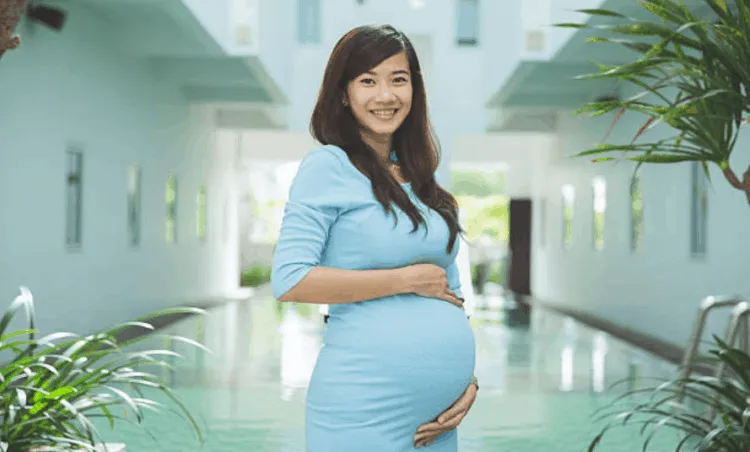 Mang thai bị phù nề chân có nguy hiểm không 