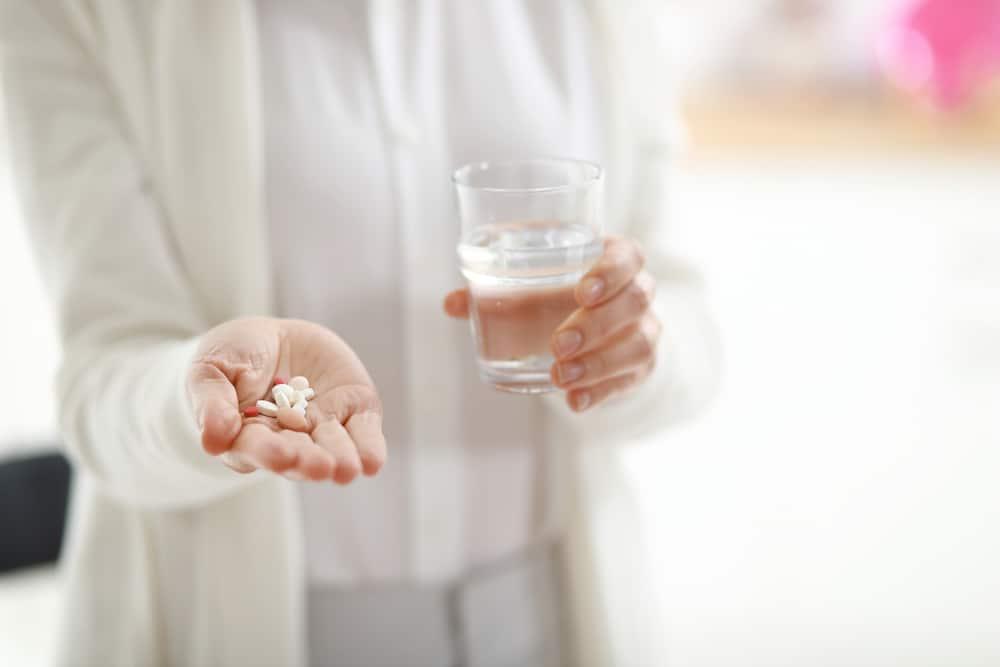 Uống thuốc đau bụng kinh có bị vô sinh không?