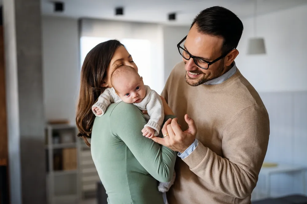 Cách bế trẻ sơ sinh theo kiểu bế vác vai